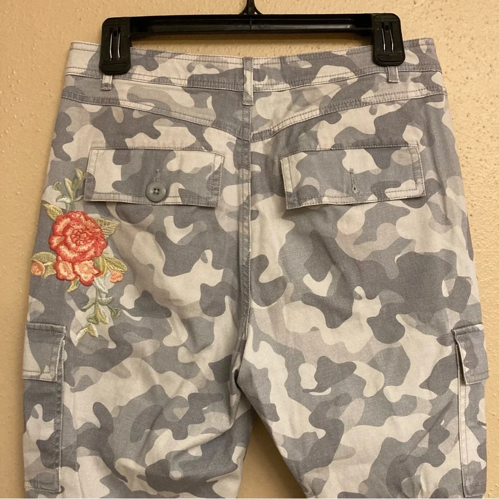 Sundance Gray Camouflage Pants with Floral Detail - Picture 7 of 11